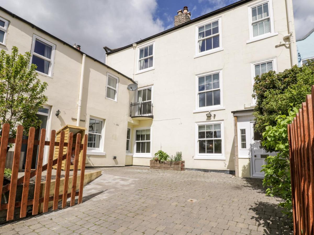 Laurel House Villa Whitby Exterior photo